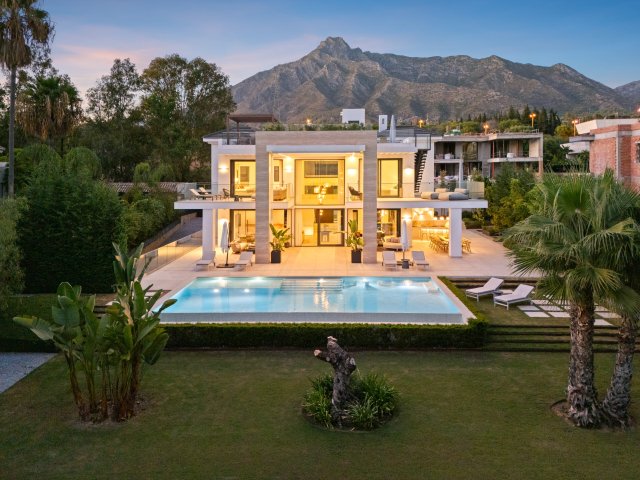 Luxury Villa for Sale in Marbella Golden Mile | 6 Bedrooms