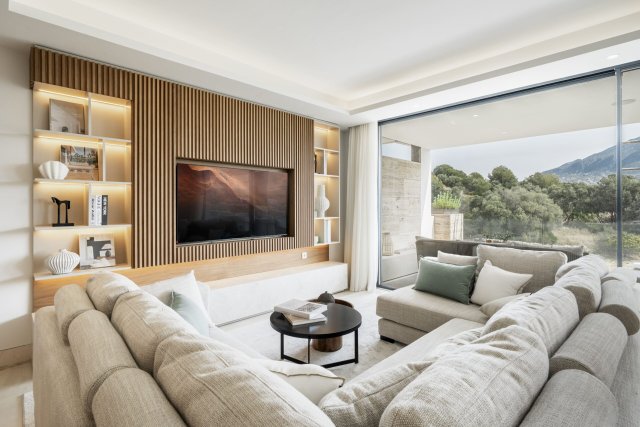 Elegant 2-Bedroom Apartment in Marbella’s Golf Valley