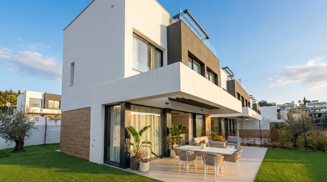 Magnificent newly built semi-detached villa with 3 bedrooms in Estepona
