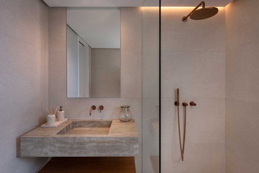 Luxury 3 bedroom apartment in Estepona - Image 32