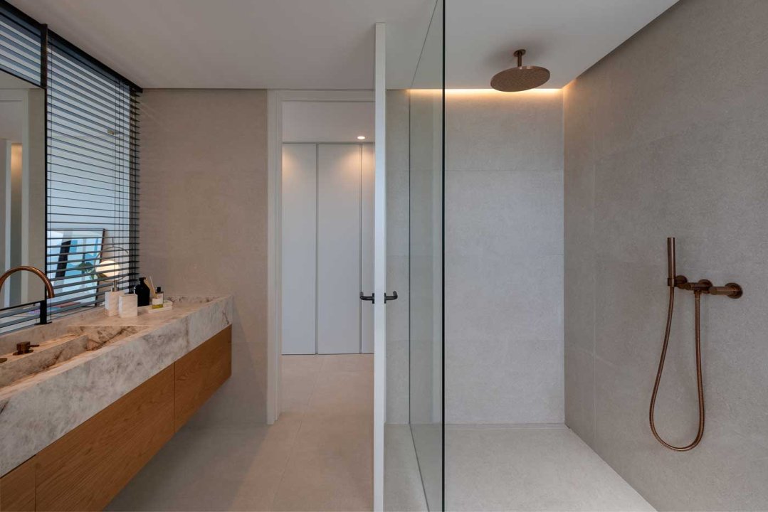 Luxury 3 bedroom apartment in Estepona - Image 29
