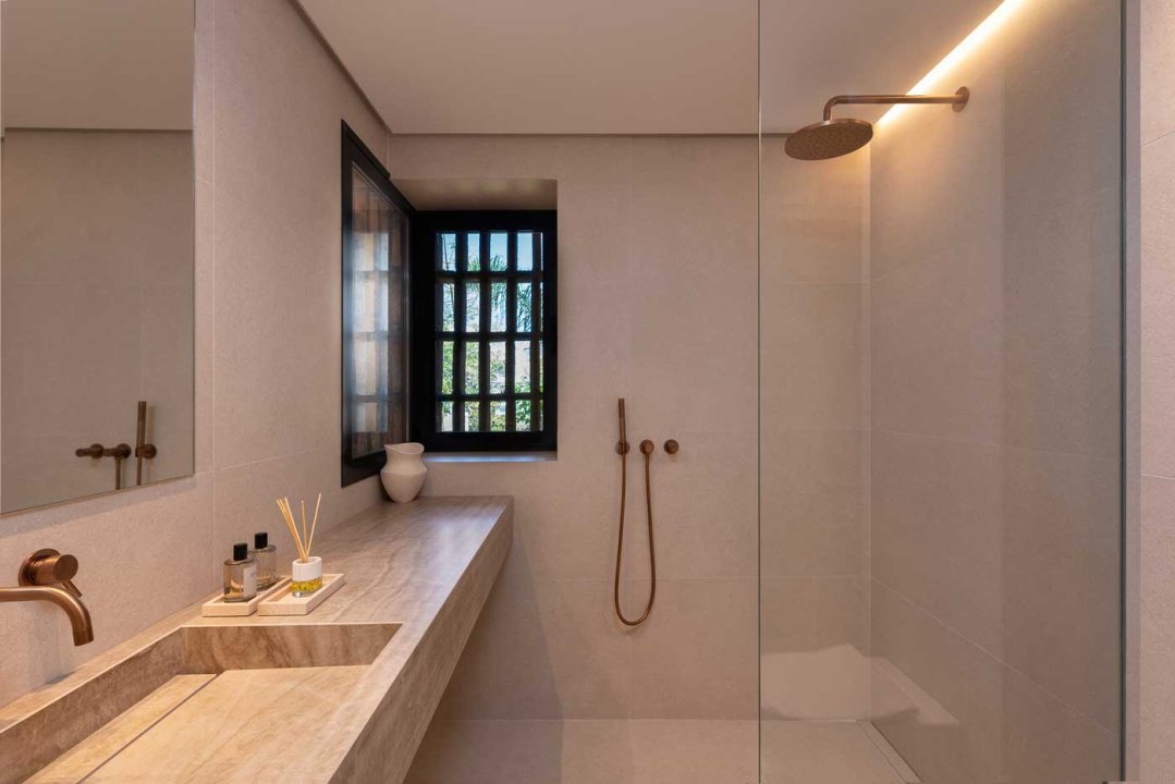 Luxury 3 bedroom apartment in Estepona - Image 40