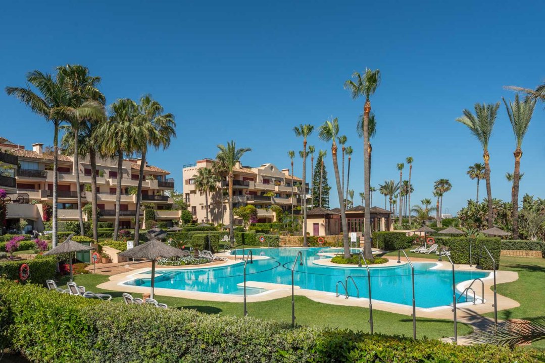 Luxury 3 bedroom apartment in Estepona - Image 15