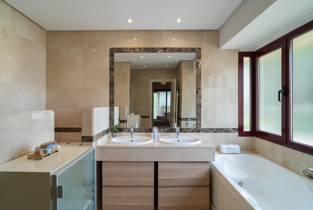 Hacienda El Palmeral: Large Family Home with 60m² Solarium and Private Garden - Image 32