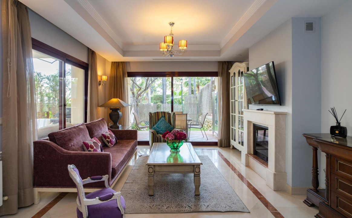 Hacienda El Palmeral: Large Family Home with 60m² Solarium and Private Garden - Image 2