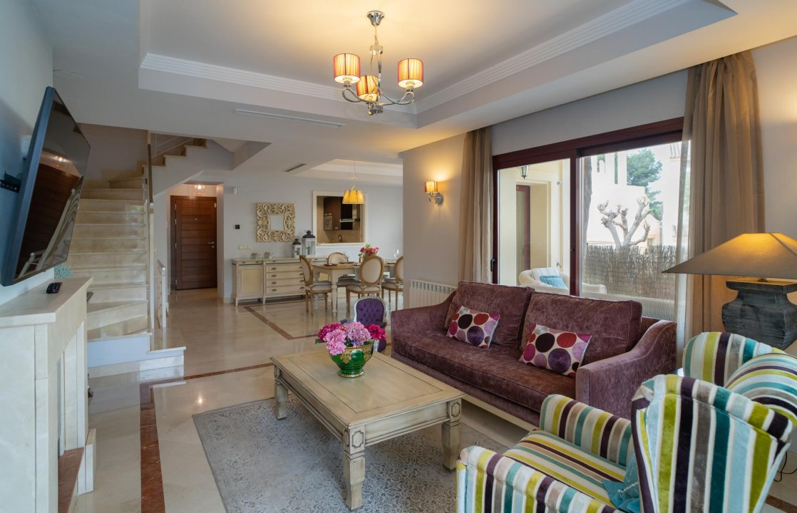 Hacienda El Palmeral: Large Family Home with 60m² Solarium and Private Garden - Image 6
