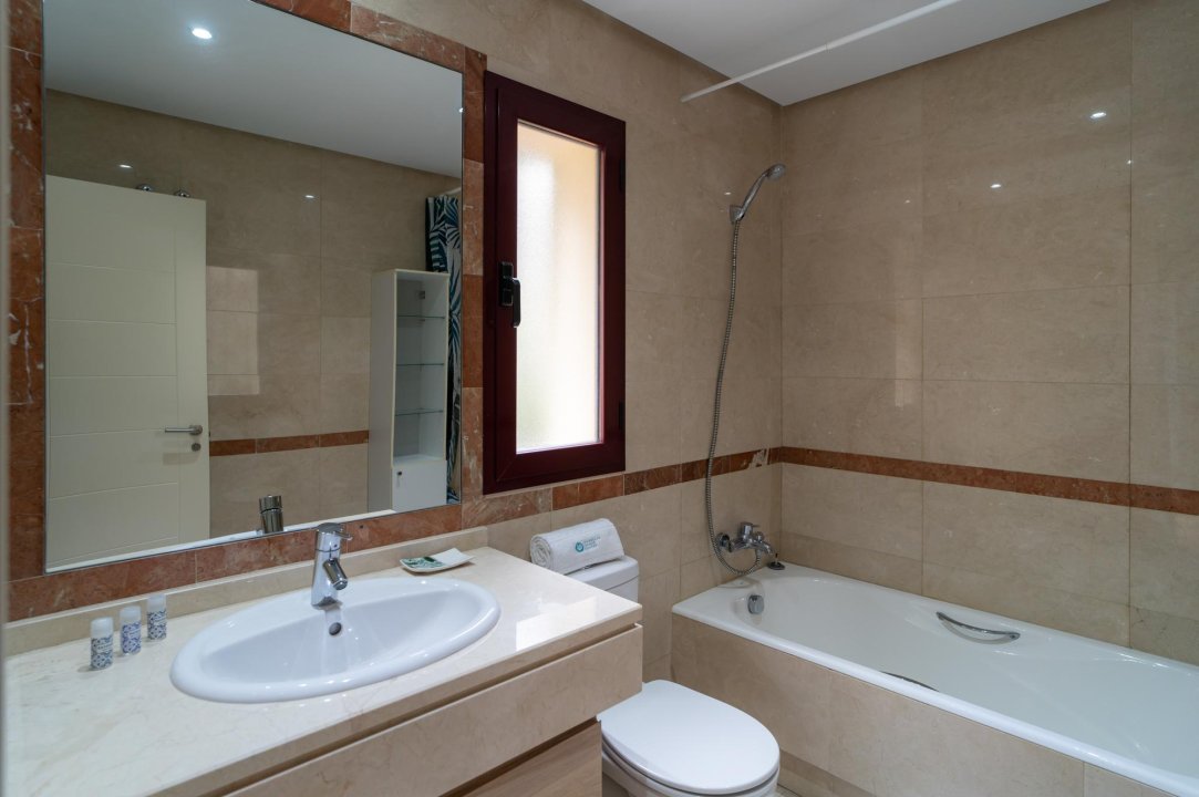Hacienda El Palmeral: Large Family Home with 60m² Solarium and Private Garden - Image 36