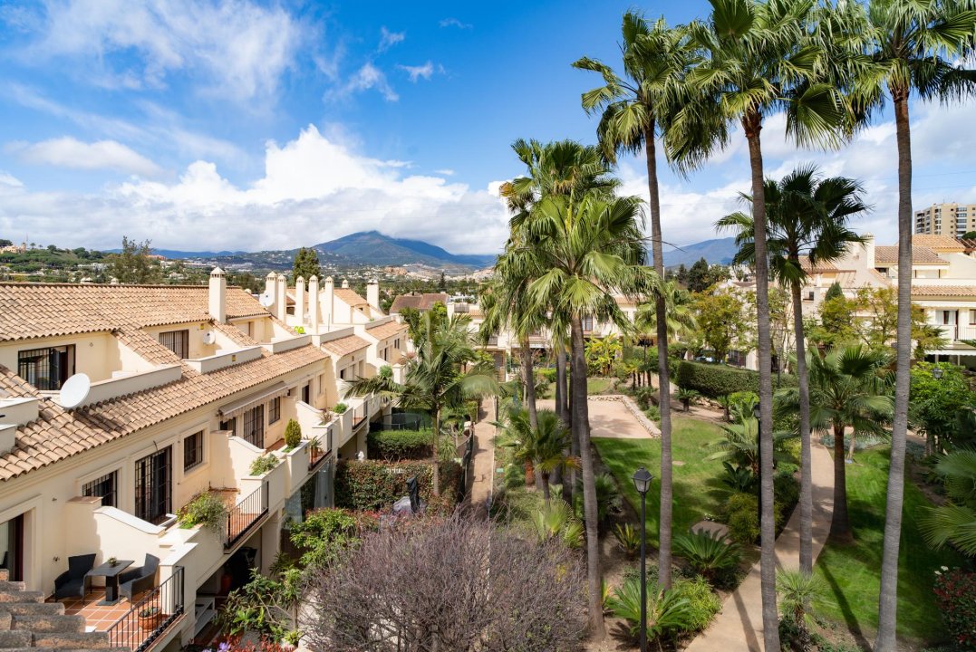 Hacienda El Palmeral: Large Family Home with 60m² Solarium and Private Garden - Image 40