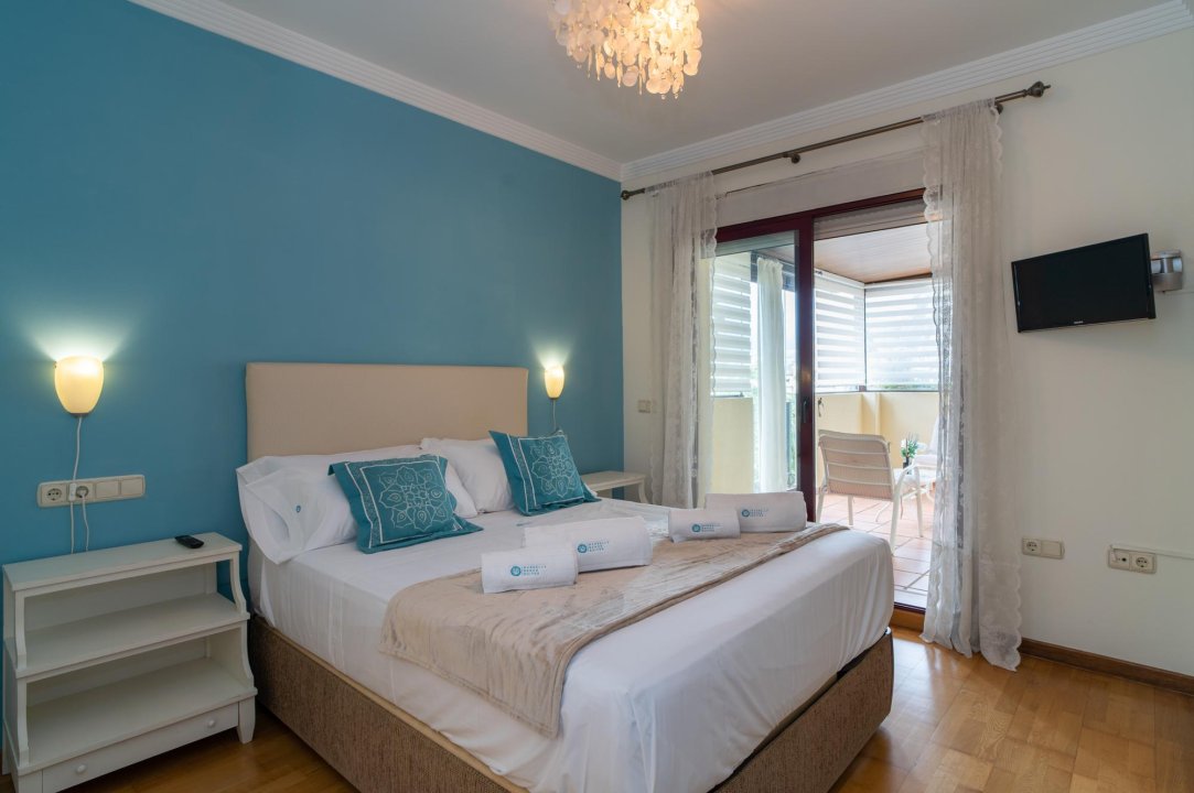 Hacienda El Palmeral: Large Family Home with 60m² Solarium and Private Garden - Image 24