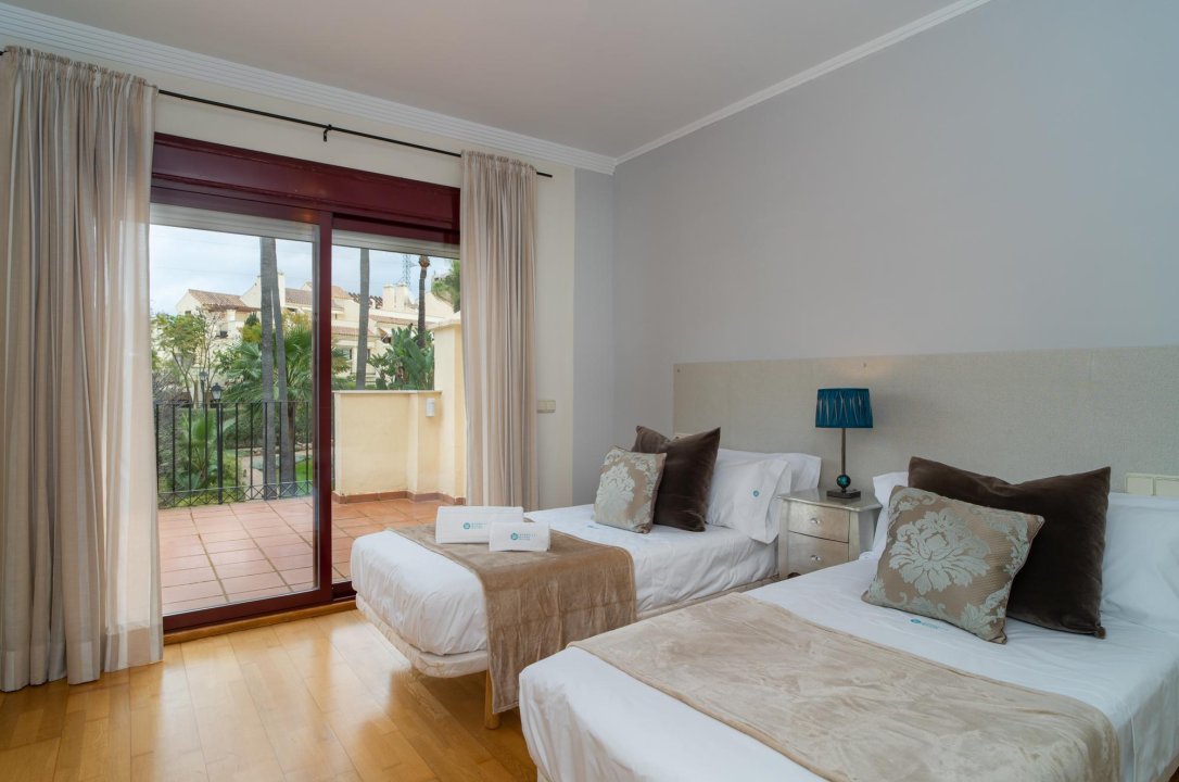 Hacienda El Palmeral: Large Family Home with 60m² Solarium and Private Garden - Image 20