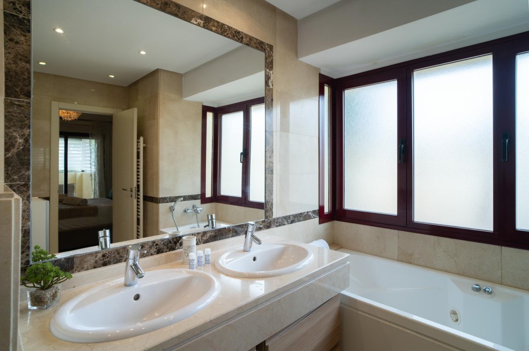 Hacienda El Palmeral: Large Family Home with 60m² Solarium and Private Garden - Image 30
