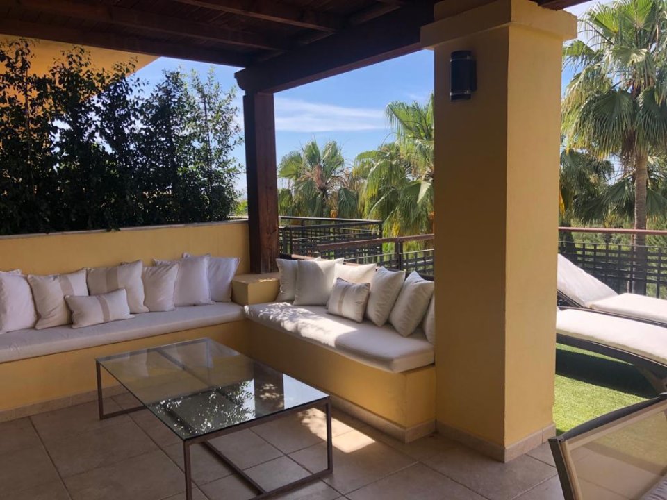 Charming 3-Bedroom Apartment with Large Terrace and Sea Views – Sierra Blanca, Marbella