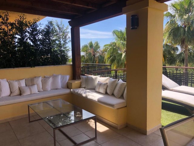 Charming 3-Bedroom Apartment with Large Terrace and Sea Views – Sierra Blanca, Marbella