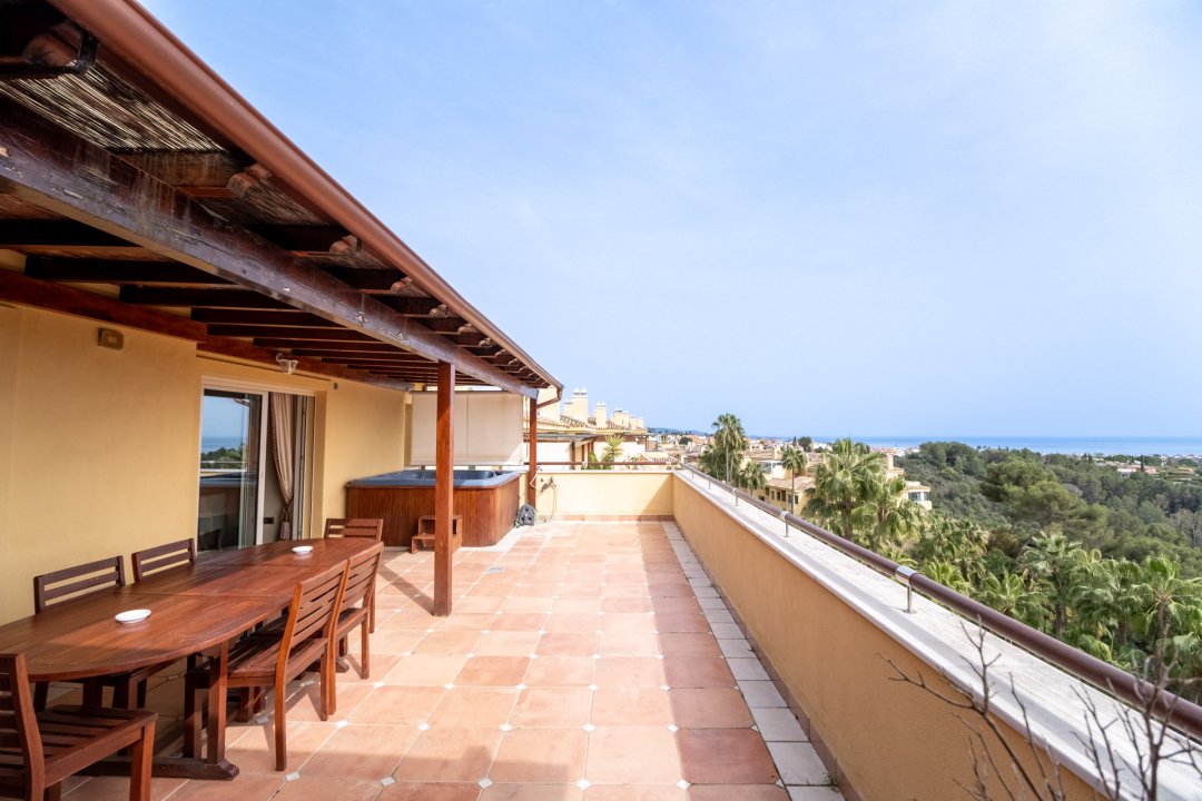 Flat 3 bedroom flat, in Sierra Blanca, Marbella.