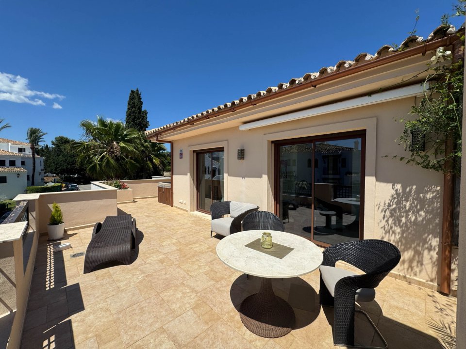 2-Bedroom Penthouse with Large Private Terrace in Medina de Banús – Nueva Andalucía - Image 7