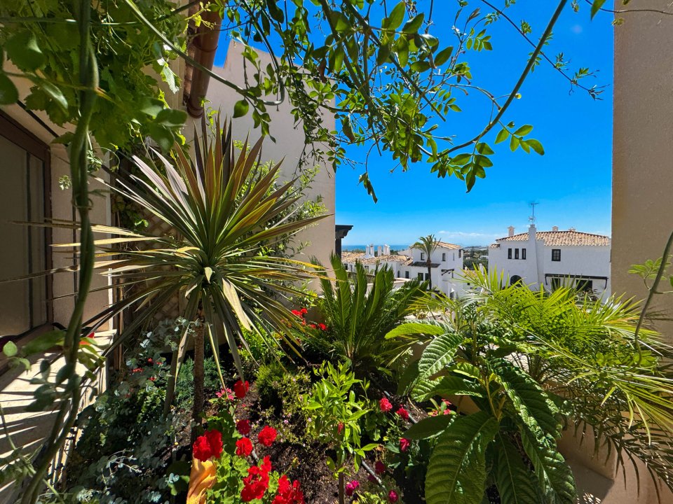 2-Bedroom Penthouse with Large Private Terrace in Medina de Banús – Nueva Andalucía - Image 5
