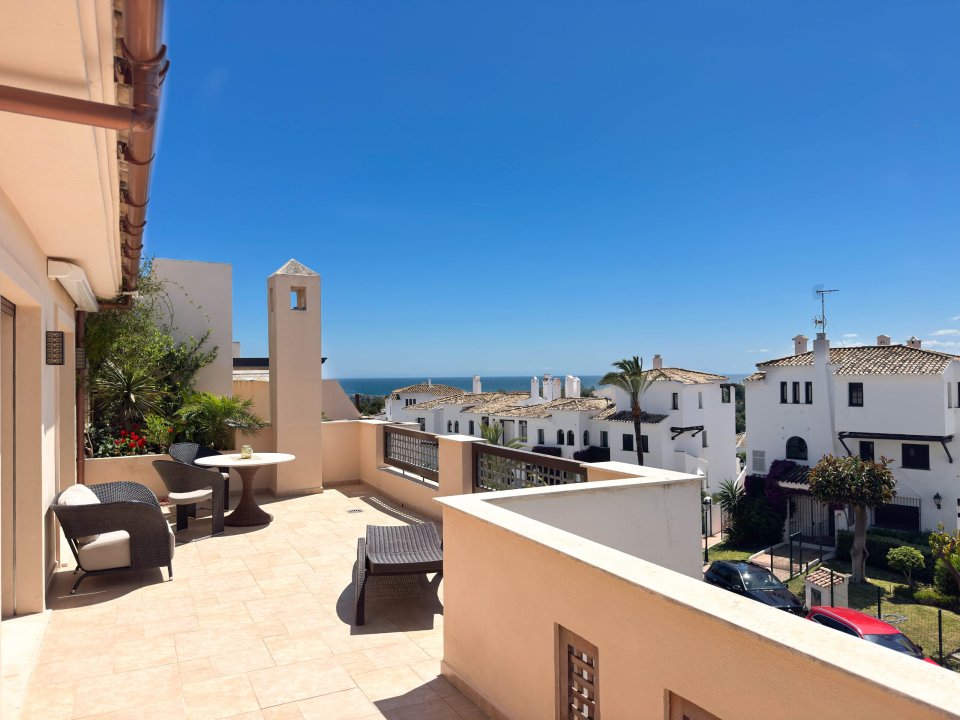 2-Bedroom Penthouse with Large Private Terrace in Medina de Banús – Nueva Andalucía - Image 12