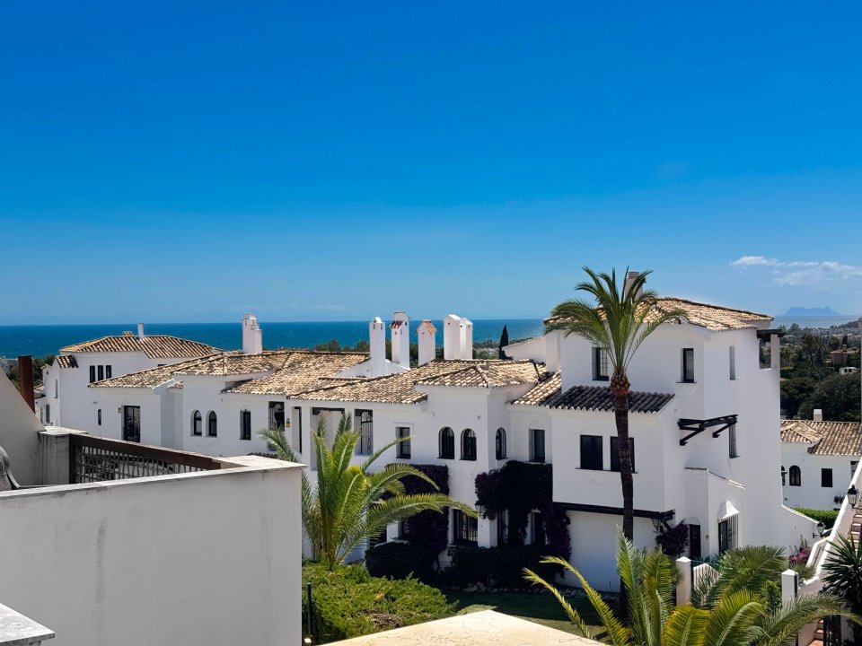 2-Bedroom Penthouse with Large Private Terrace in Medina de Banús – Nueva Andalucía - Image 13