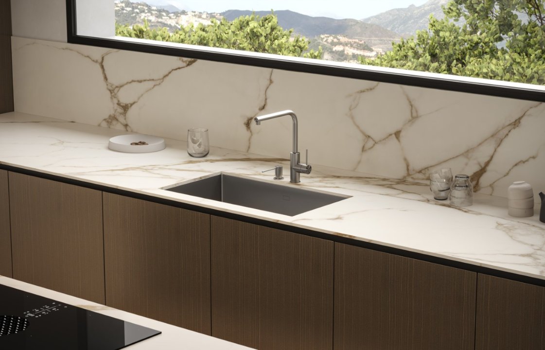 Luxurious 2 bedroom apartment in Benahavís - Image 17