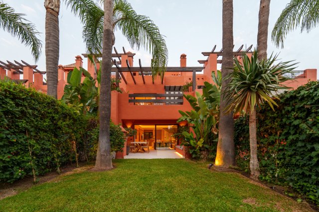 Luxury 4-Bed Renovated Townhouse | Marbella Golden Mile | Altos de Puente Romano