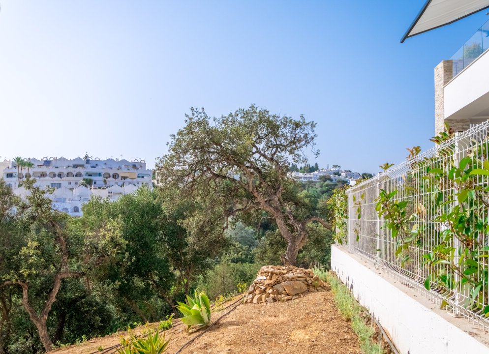 Exclusive 3 bedroom flat in Las Chapas, Marbella - Image 26