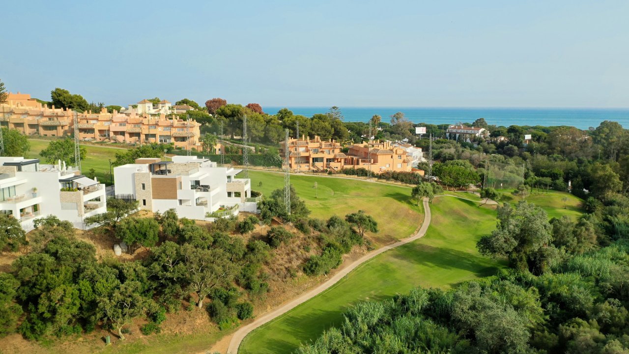 Exclusive 3 bedroom flat in Las Chapas, Marbella - Image 48