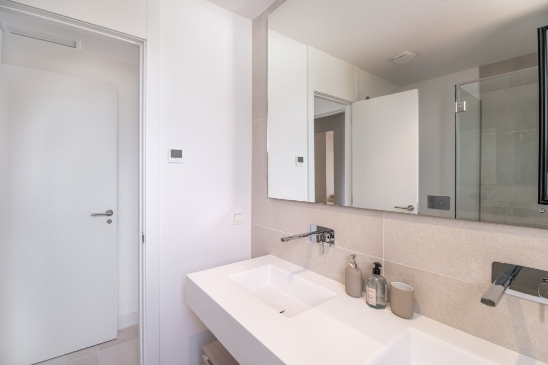 Exclusive 3 bedroom flat in Las Chapas, Marbella - Image 30