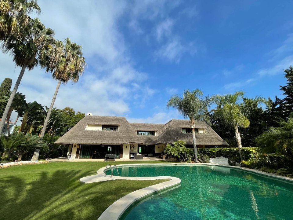 Exceptional Villa 6 bedroom in Los Monteros, Marbella